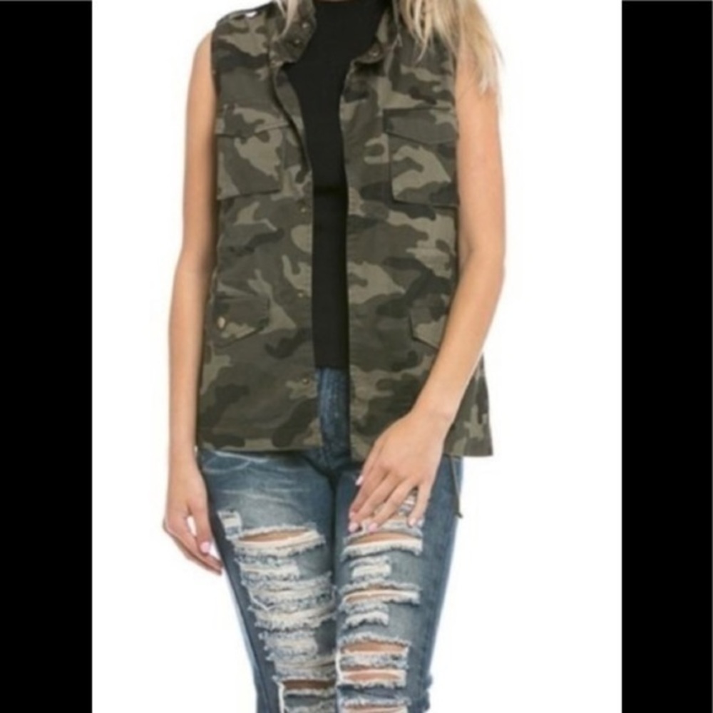 LOVE Tree camo pocket vest medium